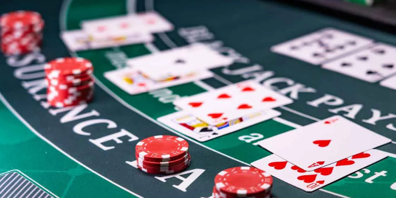 Người chơi áp dụng mẹo chơi Blackjack hiệu quả tại bàn cược nhà cái