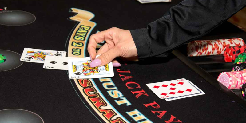Giao diện bàn chơi Blackjack trực tuyến hấp dẫn tại nhà cái
